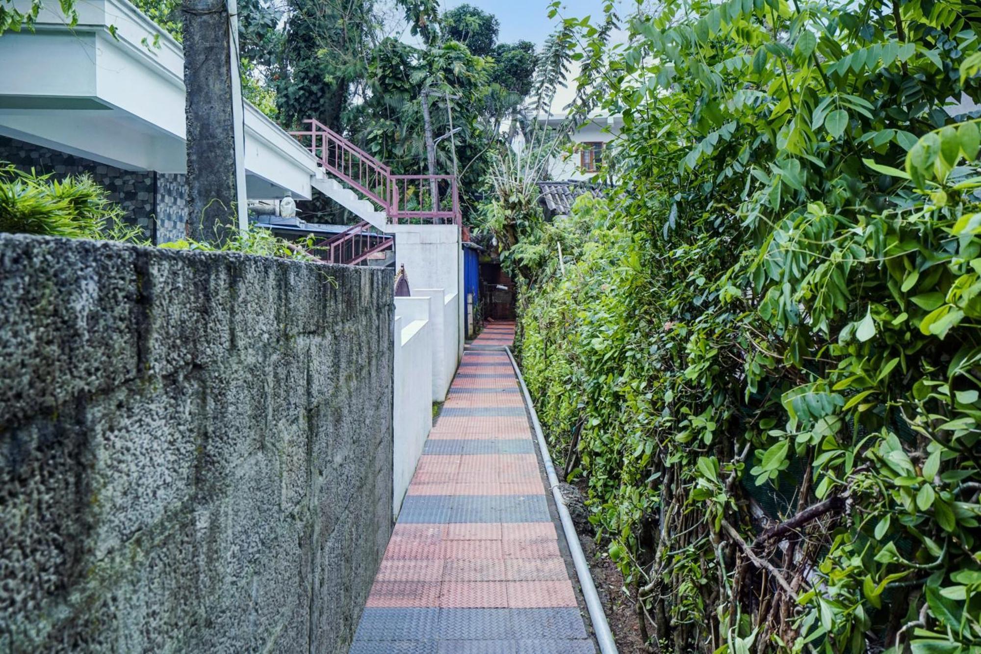 Oyo Flagship Meadow View Inn Thekkady Eksteriør bilde